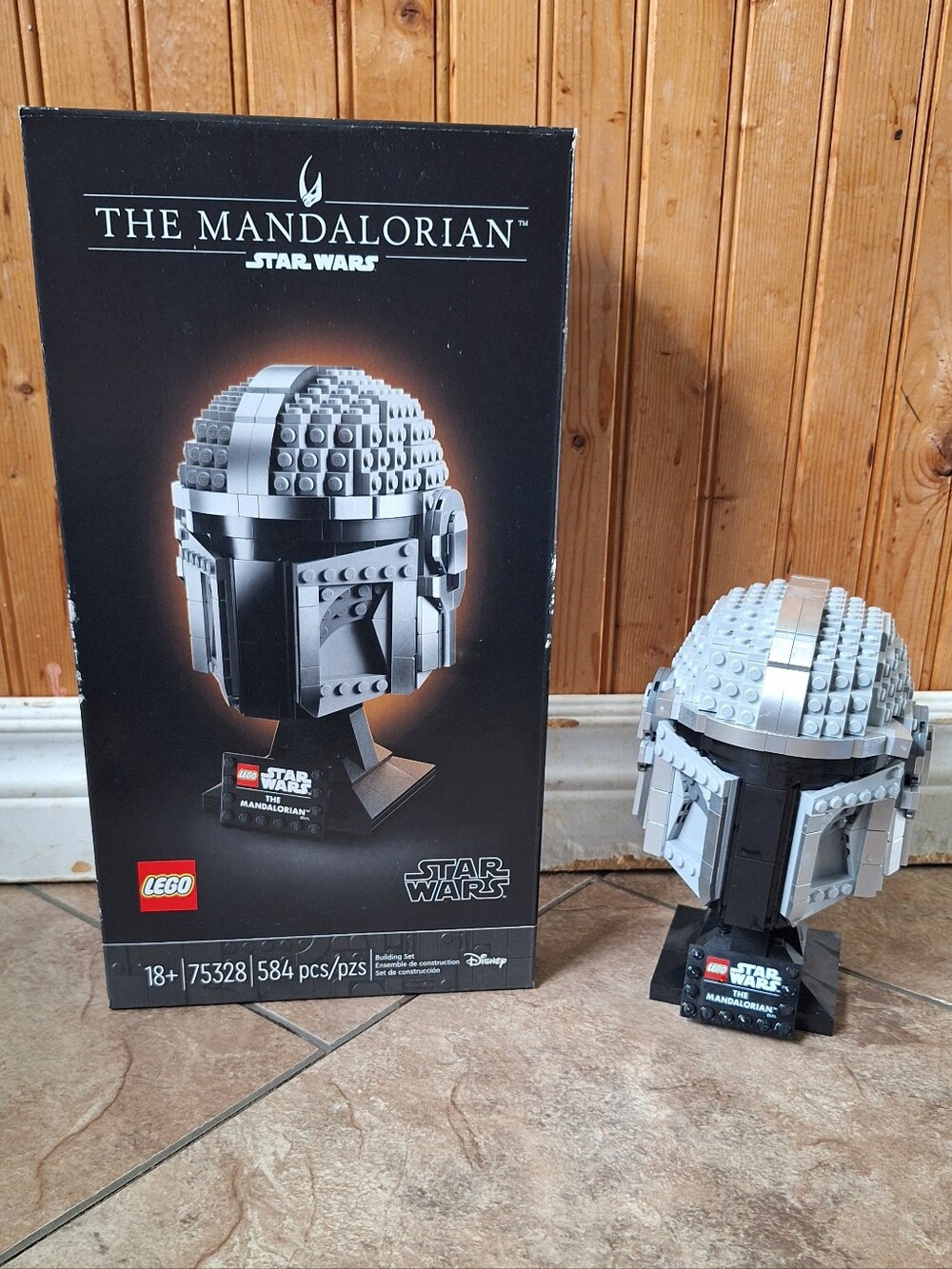 LEGO Star Wars The Mandalorian Helmet Model